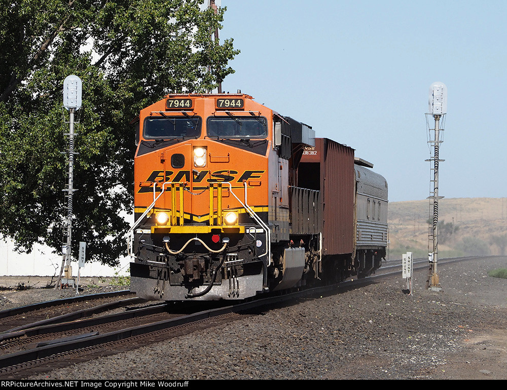 BNSF 7944